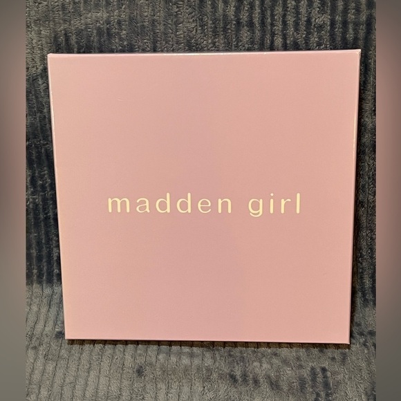 Madden Girl 3 piece gift set, new in box! - Picture 3 of 8